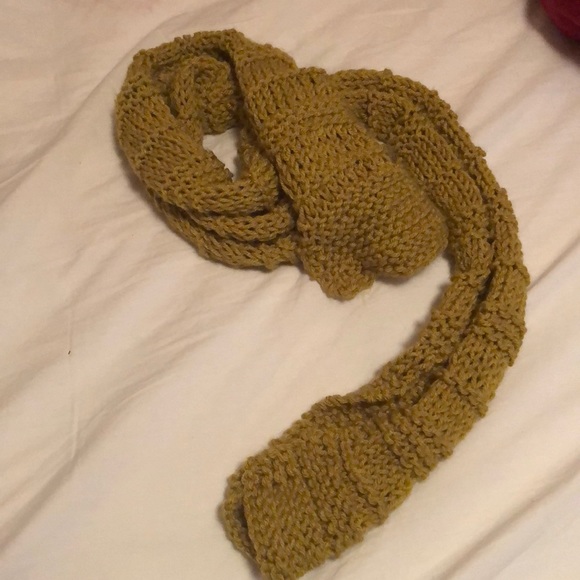 Hand-knitted scarf(one of a kind) - Picture 3 of 3